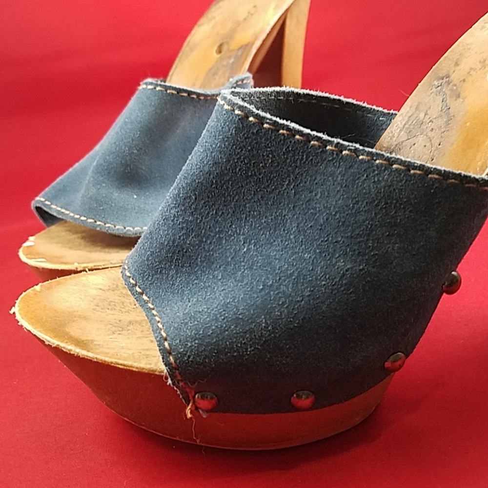 Heels - Picture 2 of 3